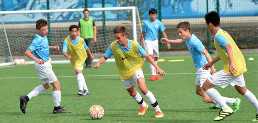 Codattsport's tweet photo. Si te gusta el fútbol, ​​este fantástico programa está hecho para ti: en el mismo campus en el que entrena el Manchester City, disfruta de un programa que combina fútbol e inglés, diseñado para crear una idea de cómo es la vida de un futbolista de élite. https://t.co/td5UzOSoNE https://t.co/kqEbx6B29J