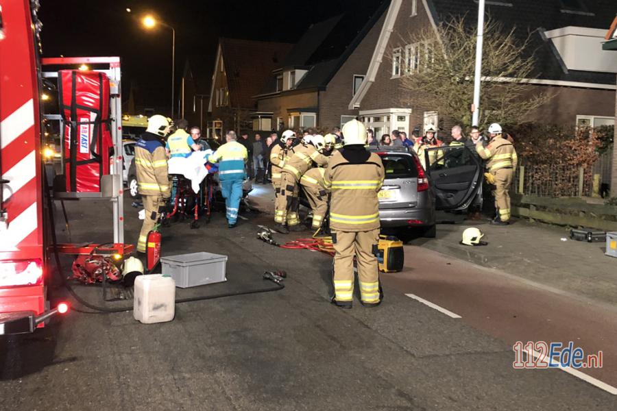 🚨 Brandweer bevrijdt slachtoffer na aanrijding op de Veenderweg 112.press/QFRQh2 #Ede #112Nieuws https://t.co/nJS6qWhBs5