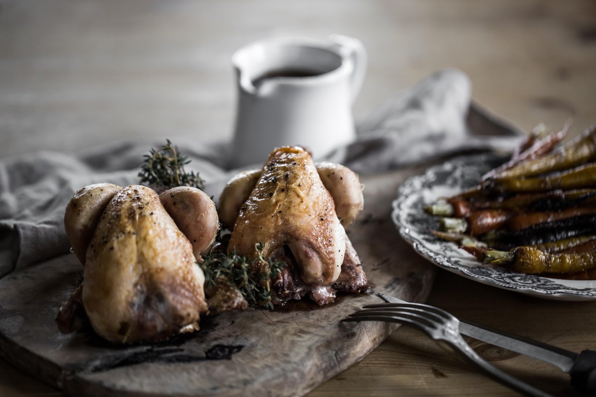 YoungsPubs's tweet image. Dreaming of the weekend already?  There's nothing quite like a delicious roast dinner with friends, book a table at your nearest Young's pub now &amp;gt; bit.ly/2EwG1TE