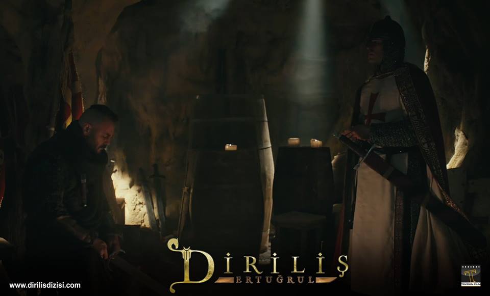 "-Kaledeki casus kadın kim?" #Titan

"-Artuk Bey’in karısı Marya…" #Angelos

#HesapZamanı