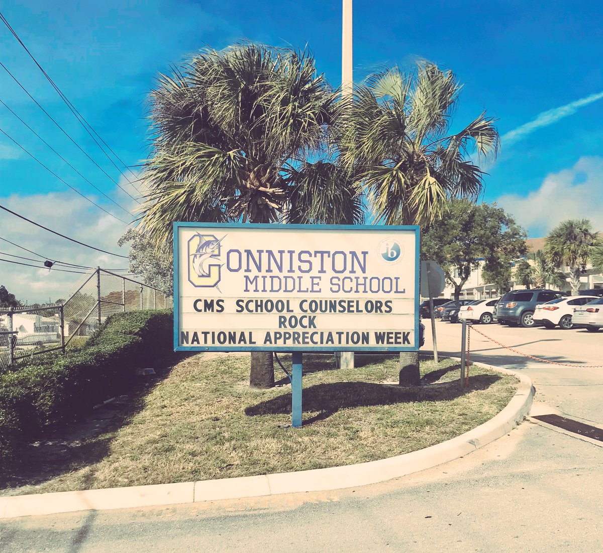 LightingTheWay6's tweet photo. Feeling the love from our @ConnistonMiddle family! #knowyourwhy #bridgebuilders #NSCW18 @SchoolCounsEV @amy_mazzocco @mcreightonk @EddieRuiz531 @ConnistonPrn @M_Vennett @Suenos321 @derwingatlin1 https://t.co/T5MBSjmMcq