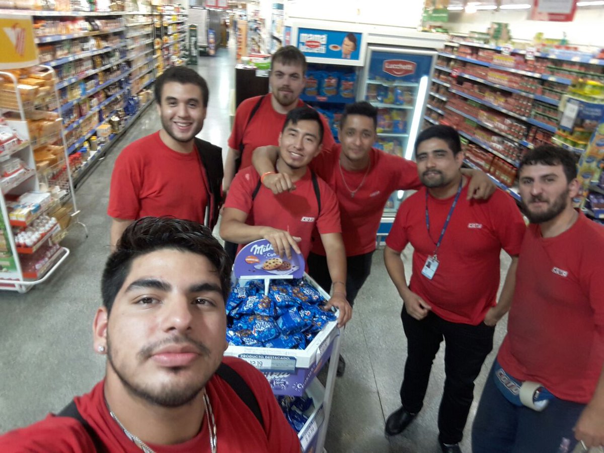 A full ayudando al equipo de salon en el balance! @RamonMuerzaSEC <a href="/aldecoto/">alberto aldeco</a>