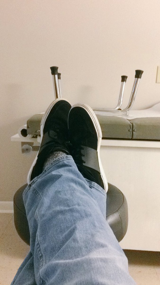 markyb256's tweet photo. the best part of still waiting for a doctor, that i was on time for my appointment for, is that im tech free for an hour #ironyonsomanylevels https://t.co/kIDiVDYRcA