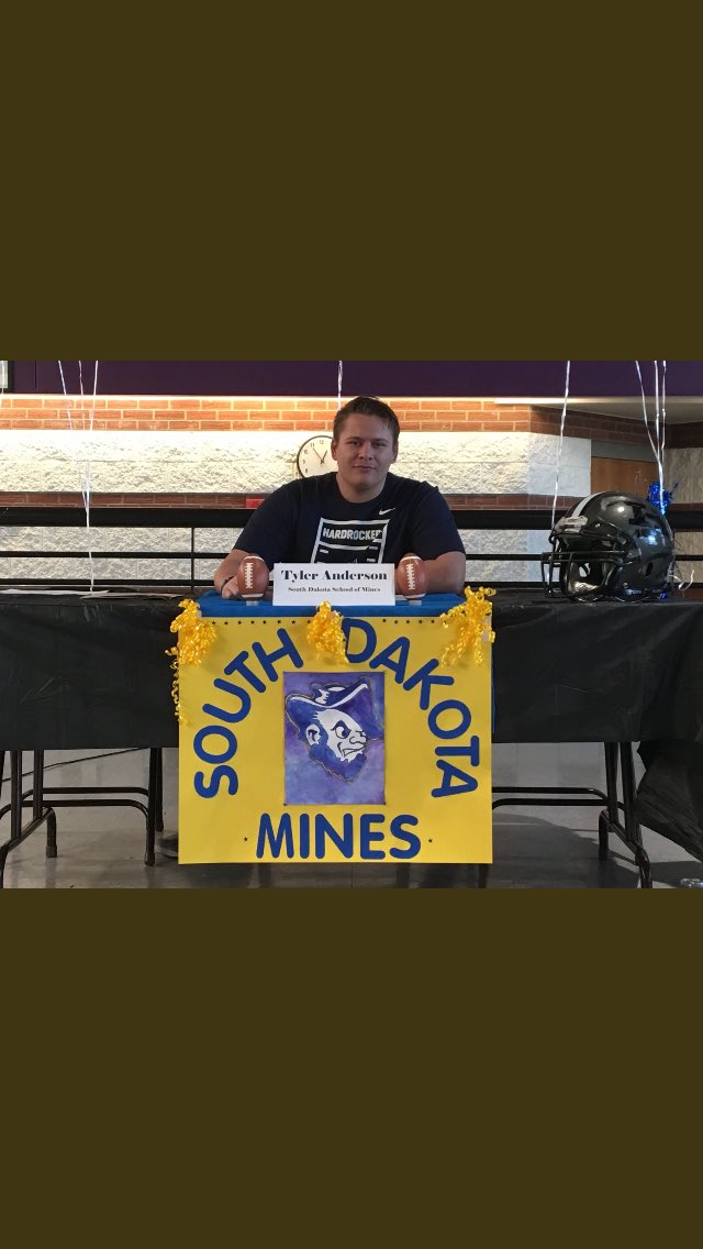 KA_SportsChick's tweet photo. @CoachONeill_OL @CoachNJB @CoachBreitz @CoachTinkHC @CoachUdy @hhspanthers1 #NationalSigningDay #RockerReload18 #HighOctane Tyler Anderson signs for South Dakota School of Mines & Tech! So proud of u! #SDSMT https://t.co/j5iYmiebsi