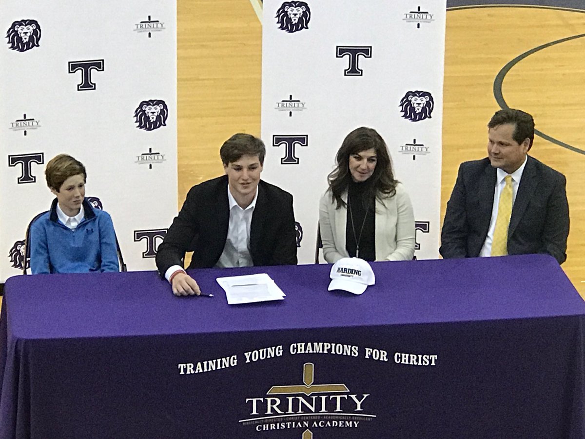 Coach_Miller34's tweet photo. Looks like @noah_holsinger and I are officially back together. Can’t wait to be Bisons!!! https://t.co/jbPYXM8BtO