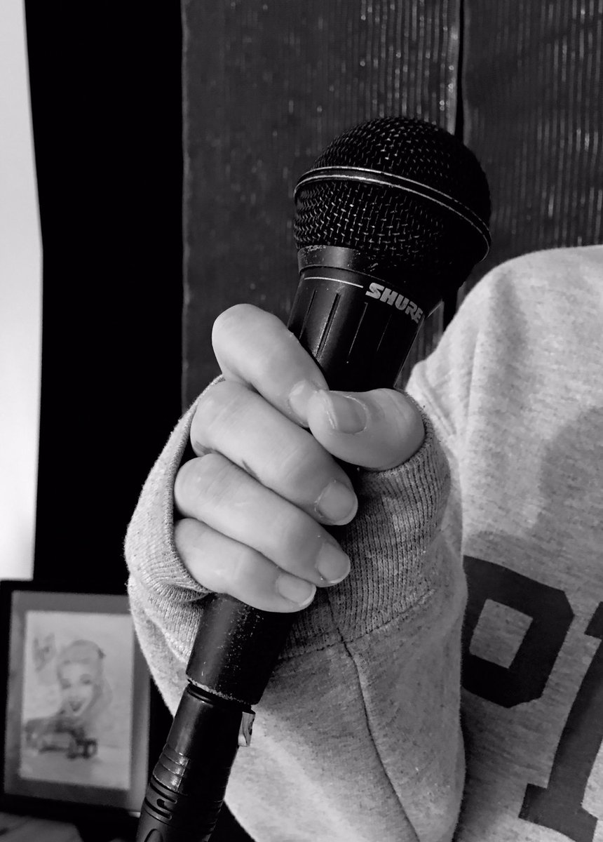 ImAprilDiamond's tweet photo. It's #SingToMeWednesday! Tweet me a 30 sec. video of you singing🎤🤗❤️👏🎶 https://t.co/Rxw3BW4Ly3