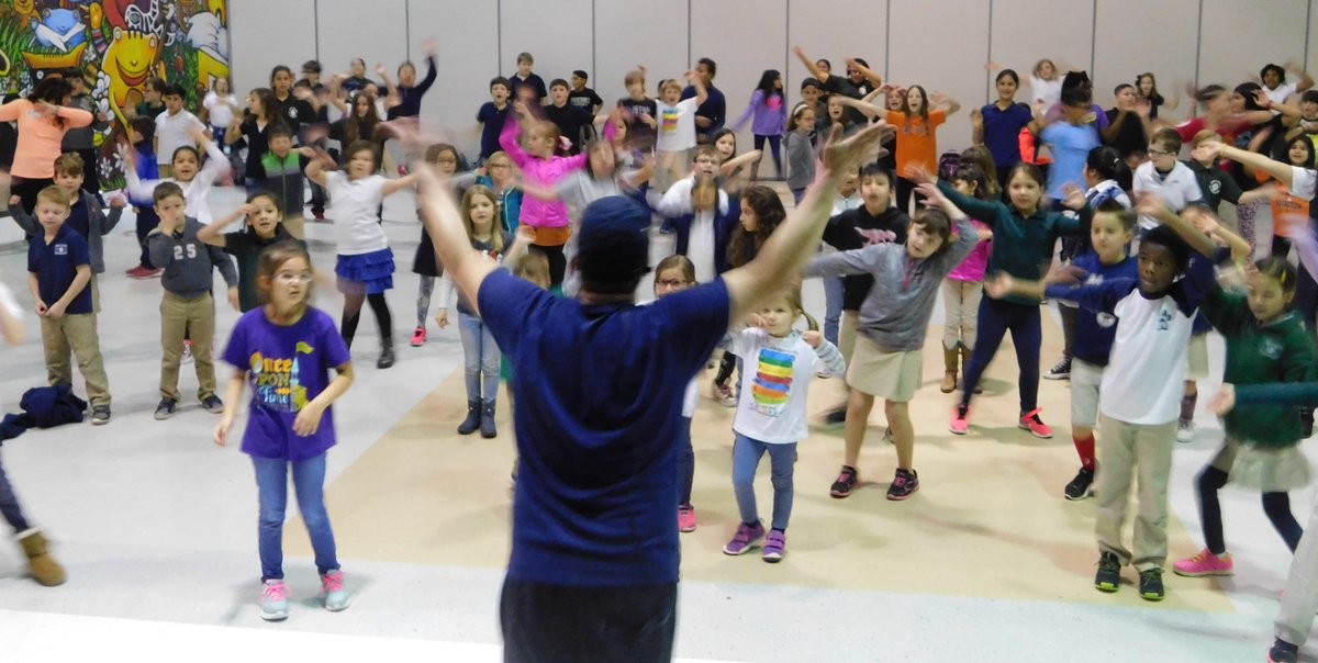 OakForestES's tweet photo. #Zumba in the morning for #healthykids week! #TeamOFE #HISD https://t.co/fy1SXTm7C5
