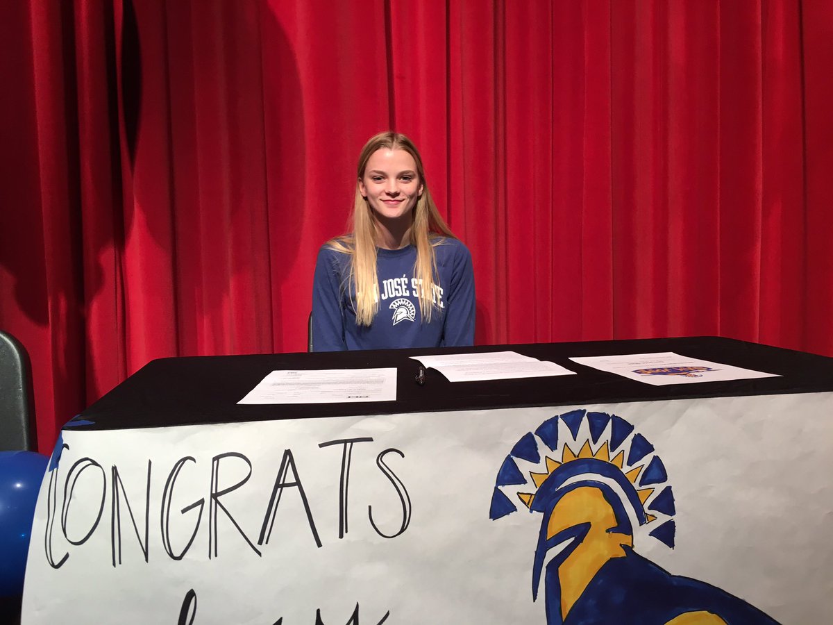 BVarsityLive's tweet photo. Liberty has four seniors signing college scholarships today. https://t.co/zHymFde4L1
