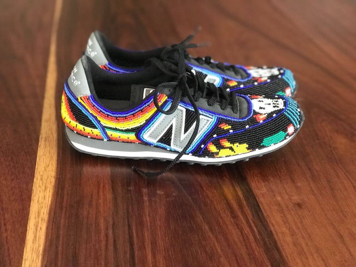 HDOCostal's tweet photo. ¿Qué tal estás bellezas? No encontrarás NADA parecido en el mercado. Estos hermosos tenis son bordados, chaquira por chaquira, por una artesana que realiza arte huichol... 

¡PREGUNTA POR LOS TUYOS VÍA MD! 😀❤️🇲🇽👟 #HarinaDeOtroCostal #FelizMiercoles https://t.co/2wvSq8KruG