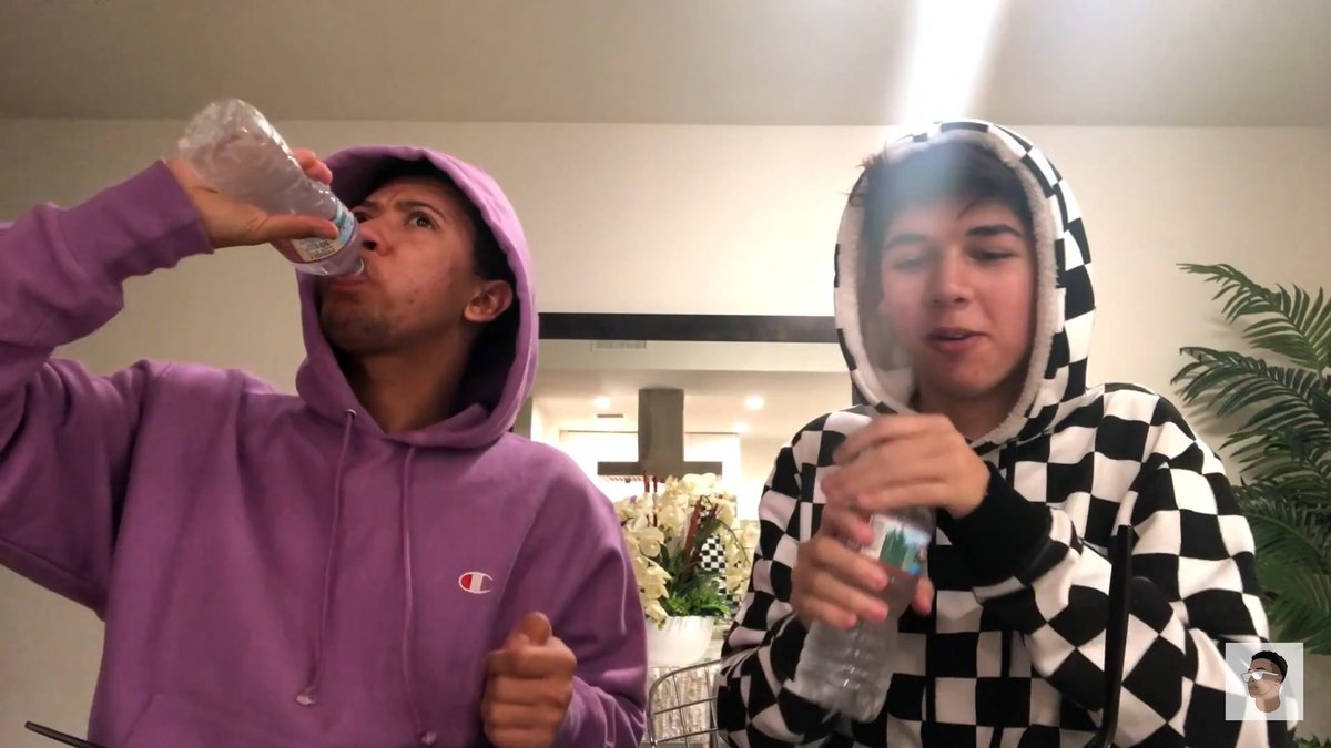 MemesOf2003's tweet photo. We STAN queens @imari @itsMarioSelman https://t.co/2HuIfGt4P3 https://t.co/lvx3cJ7U7k