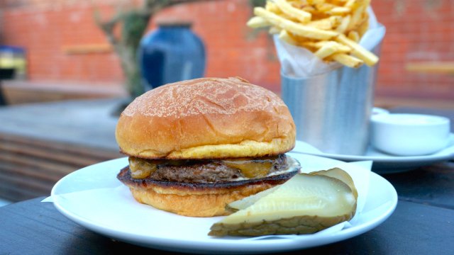 ZagatLA's tweet photo. Burgers for under $10 all over LA. Mmmmokay! https://t.co/UPgk9VEs2p https://t.co/U6CvB3p0OD