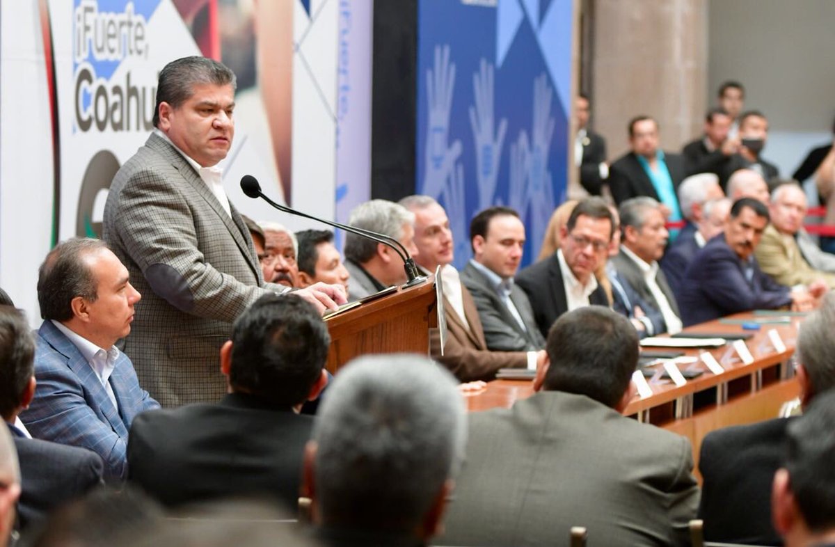 mrikelme's tweet photo. Trabajando de la mano con el Secretario del Trabajo y Previsión Social Federal @1campa y los 38 Alcaldes de nuestro estado, firmamos el Pacto por la Paz Laboral en Coahuila. ¡Velaremos por la estabilidad laboral Coahuilense! #FuerteCoahuilaEs https://t.co/IsyiNLhQF1