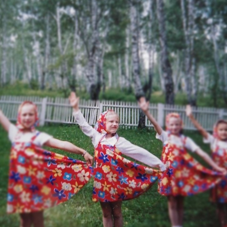 MattandJulia's tweet photo. When you are on a diet but that pizza is staring right at you 😯😥

 #throwback #littleJulia #stilllittle #probablyhaven'tgrownsincethen #siberia #summercamp https://t.co/FgYS4CD6EX