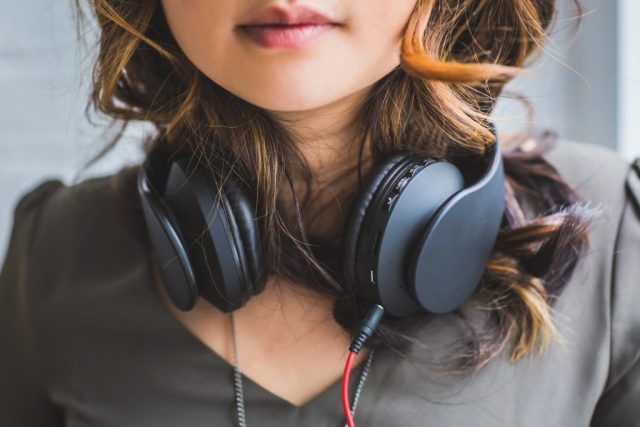 Slow__Digital's tweet photo. Are Wireless Chargers and Headphones Safe? – #SlowDigital: https://t.co/5elTbuCqFs #IoT #Technology #Tech https://t.co/hHOFfaHNBh