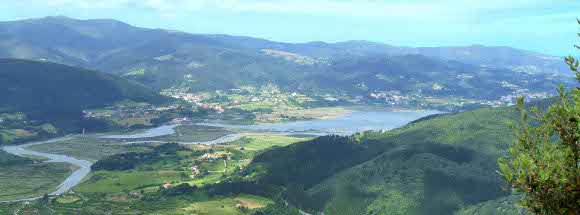 Vistas de Urdaibai desde el monte Ereñozar. Si os apetece organizar una excursión en el link dejamos más información. ow.ly/Knvu30hJduB