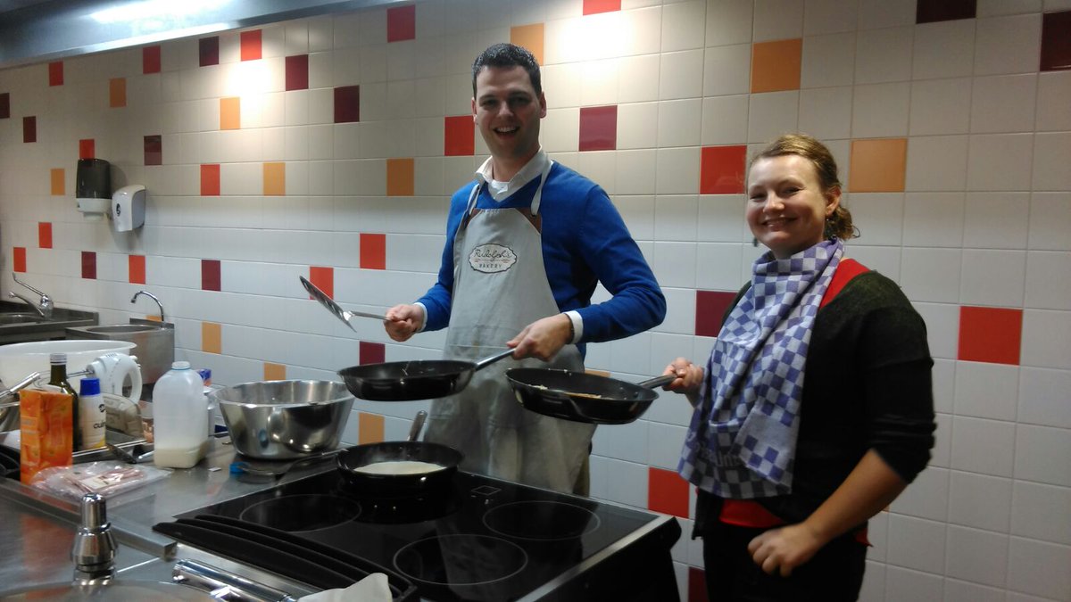 Vanavond is ons verkiezingsprogramma 'Waardevol' gelanceerd in Ruimzicht. Na pannenkoeken bakken voor bewoners hebben we ons programma overhandigd aan <a href="/PresentBarnevel/">Present Barneveld</a>. Elk mens is Waardevol, daarom omzien naar elkaar.