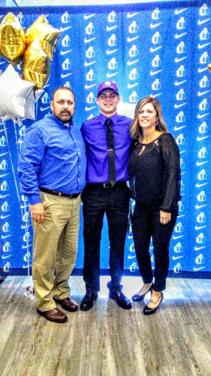 dreamkingfilmz's tweet photo. UC Christians 2x State Champ QB Clayton Boyd signs with Olivet Nazarene Tigers  @OlivetAthletics https://t.co/J0vnqYFulo