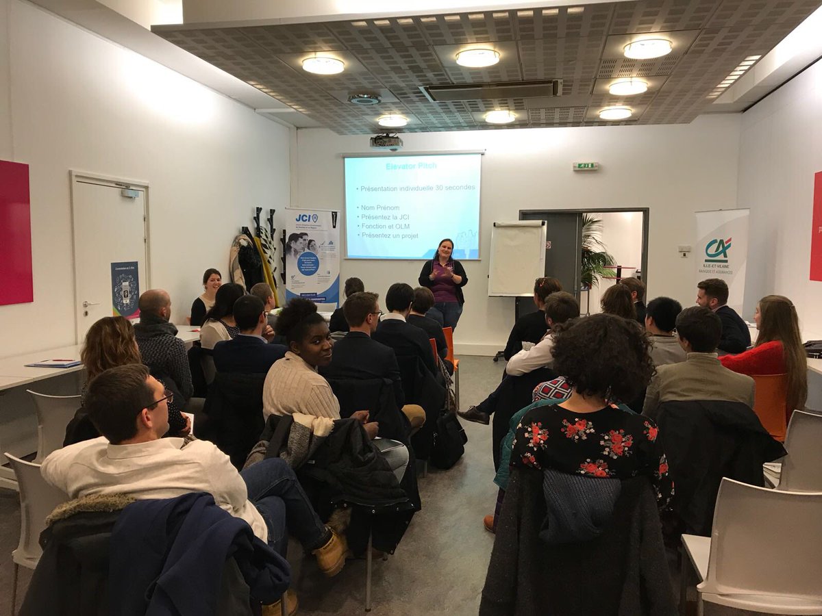 jcerennes's tweet photo. La @jcerennes présente à la semaine des réseaux de la @CCI_35 https://t.co/2WojI8LYSv