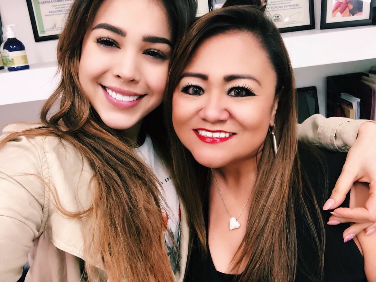 beprettyspa's tweet photo. Siempre nos pone felices la visita de la hermosa Danna Paola a quien queremos mucho! #Selfie #TeamBePretty #CadaDiaSomosMas #Condesa https://t.co/hzH2jFc1bU