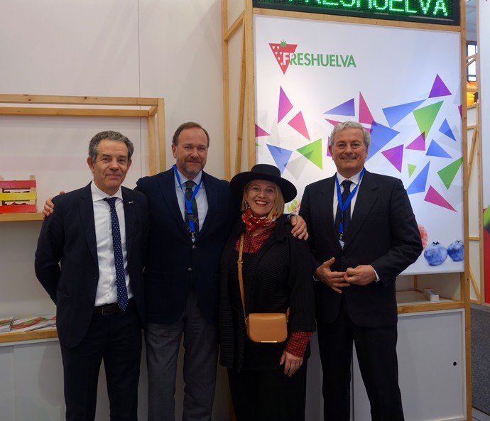 agrodhuelva's tweet photo. #Huelva en @FruitLogisticaE El trabajo de la chef #LeaLinster con las berries en la campaña de @Interfresa https://t.co/kdTf2xP6hS https://t.co/7vo6JJjMjq