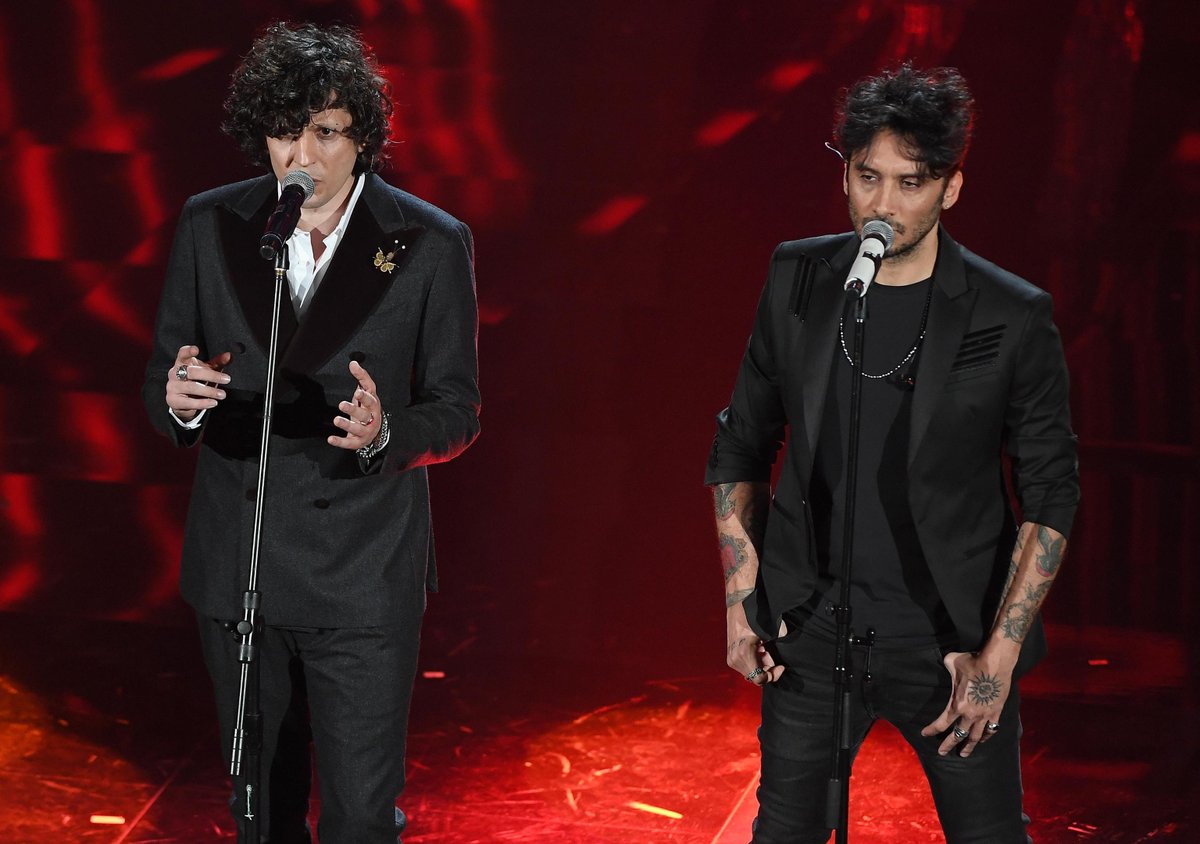 repubblica's tweet photo. #sanremo2018 #IoStoConMetaMoro la mobilitazione dei fan su #Twitter https://t.co/bZAu2KthaA https://t.co/cmyFvIHhhT