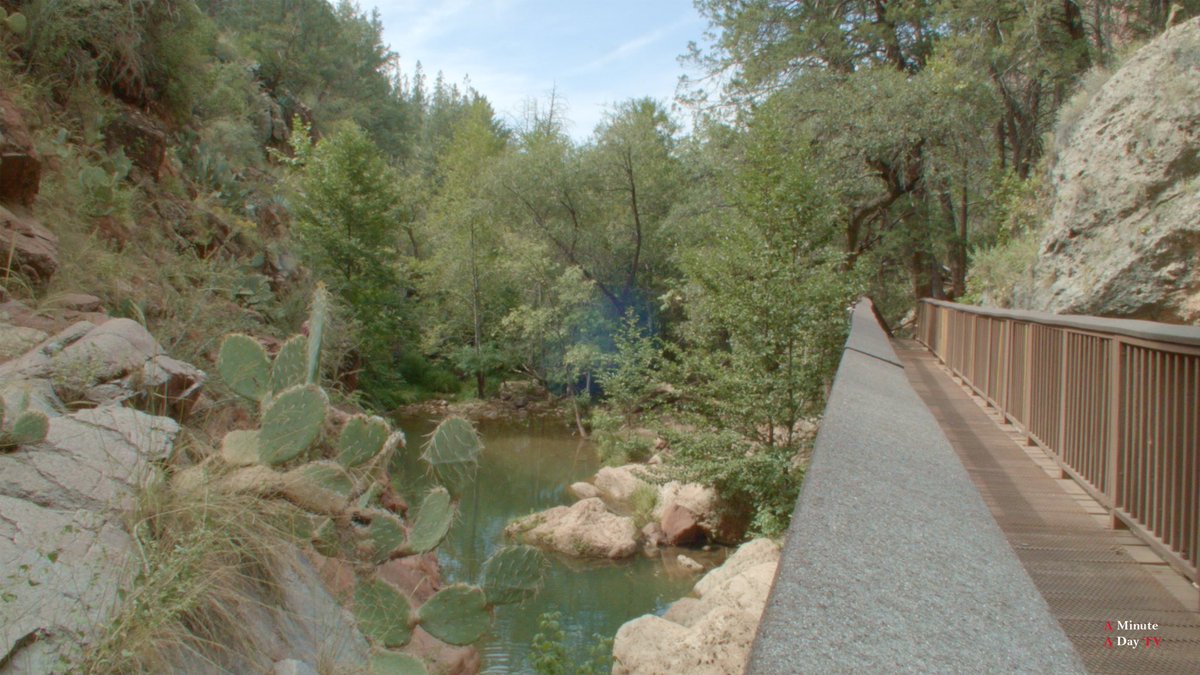 AMinuteADayTV's tweet photo. In our latest Minute, explore the wooden pathway leading into Tonto Natural Bridge, https://t.co/CBEB5VuCzP #naturalbridge #nature #mogollonrim #Arizona #Videography #beautiful #adventure #explore https://t.co/EoHCwnnXYO