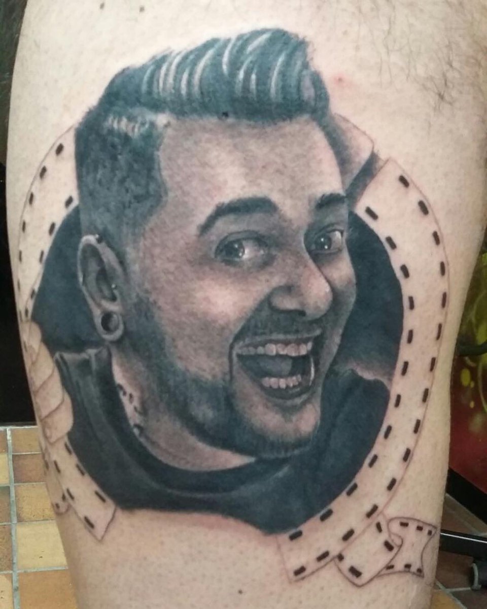 Tonimoog's tweet photo. Un tal @luigif81 se ha tatuado la cara de un humorista... tattoo by @diego_g_torres en @under_skin_tattoo_bcn #tattoo #ink #retrato #welldone #tonimoog #tonimoogadas https://t.co/K0nme2NV7c