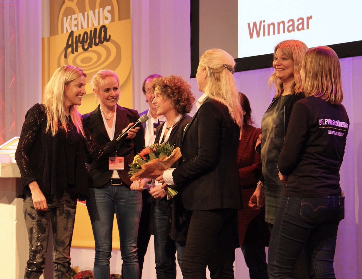smit_marije's tweet photo. Supertof om vandaag samen met @LucilleWerner de #iponawards te mogen uitreiken aan innovatieve onderwijsconcepten! #ipon #iponjury #ipon2018 #innovatie #onderwijs #jaarbeurs https://t.co/fyzu4sLKVH