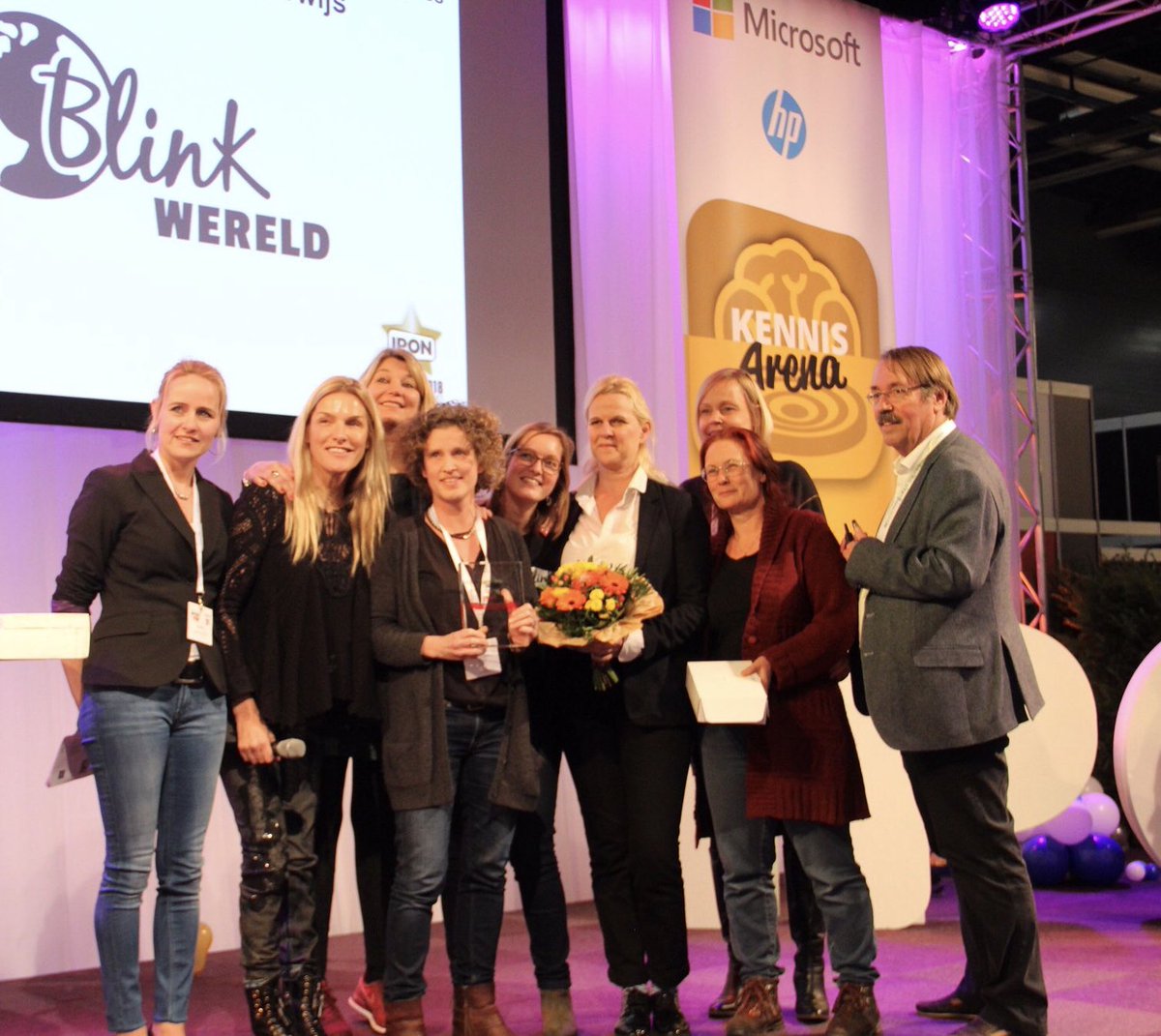 smit_marije's tweet photo. Supertof om vandaag samen met @LucilleWerner de #iponawards te mogen uitreiken aan innovatieve onderwijsconcepten! #ipon #iponjury #ipon2018 #innovatie #onderwijs #jaarbeurs https://t.co/fyzu4sLKVH