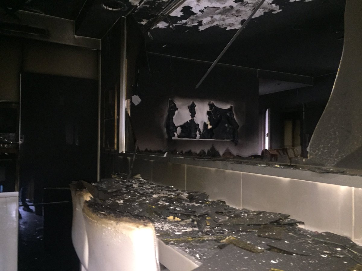 LoreNaia2013's tweet photo. @LineaDirecta_es ¿¿me puedes decir porque después de casi 5 meses de sufrir un incendio total, mi vivienda sigue en este estado??Y por vosotros estaría durmiendo en la calle junto a mi marido y mi hija de 4 años??? (Tengo supuestament?póliza premium)
¡Necesito Retwitts por favor! https://t.co/EJIxS7mTd5