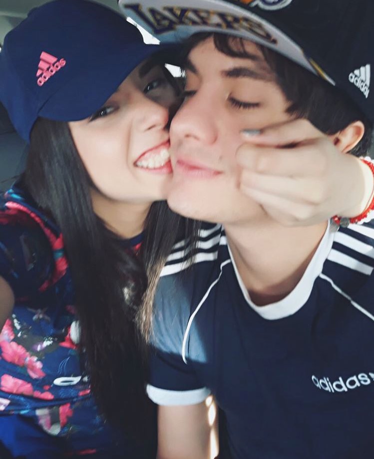 OYELAZONACODER's tweet image. La felicidad siempre será compartida ! 
Felicidades @bryanmouque ! 
Gracias por hacer parte a la familia #Coder de tu alegria ! 😃
#OYELAZONACODER