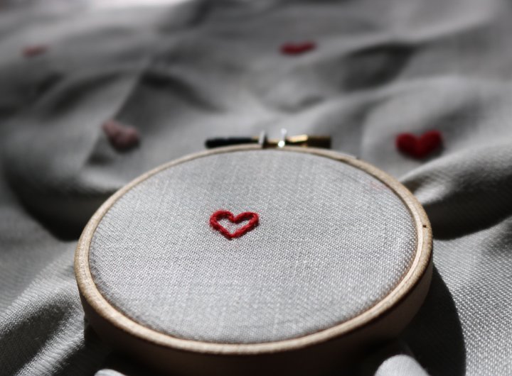 woolandhoop's tweet photo. Making teeny, tiny, crewel Valentines today. Embroidered on Ulster's oyster white linen twill with Appleton's crewel wool thread chosen from Wool &amp; Hoop's Cotton Candy &amp; Raspberry Samplers. https://t.co/XRHd471peb #redhots #crewelembroidery #valentines #crewelcandy #ilovecrewel https://t.co/74ATGMPocw