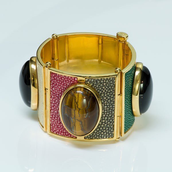 Jewelry_dsf's tweet photo. Fendi Stingray Semi-Precious Stone Cuff Bracelet #fendi ##fendicuff #dsfantiquejewelry #onyx #tigereye #fendilover #fashion #stingrayleather #faboulousfendi #gourgous #jewelry #instapost #instajewelry #semiprecious #italiandesign #italianfashion https://t.co/s7F7Lsgl2Z https://t.co/akGFOjkxGs