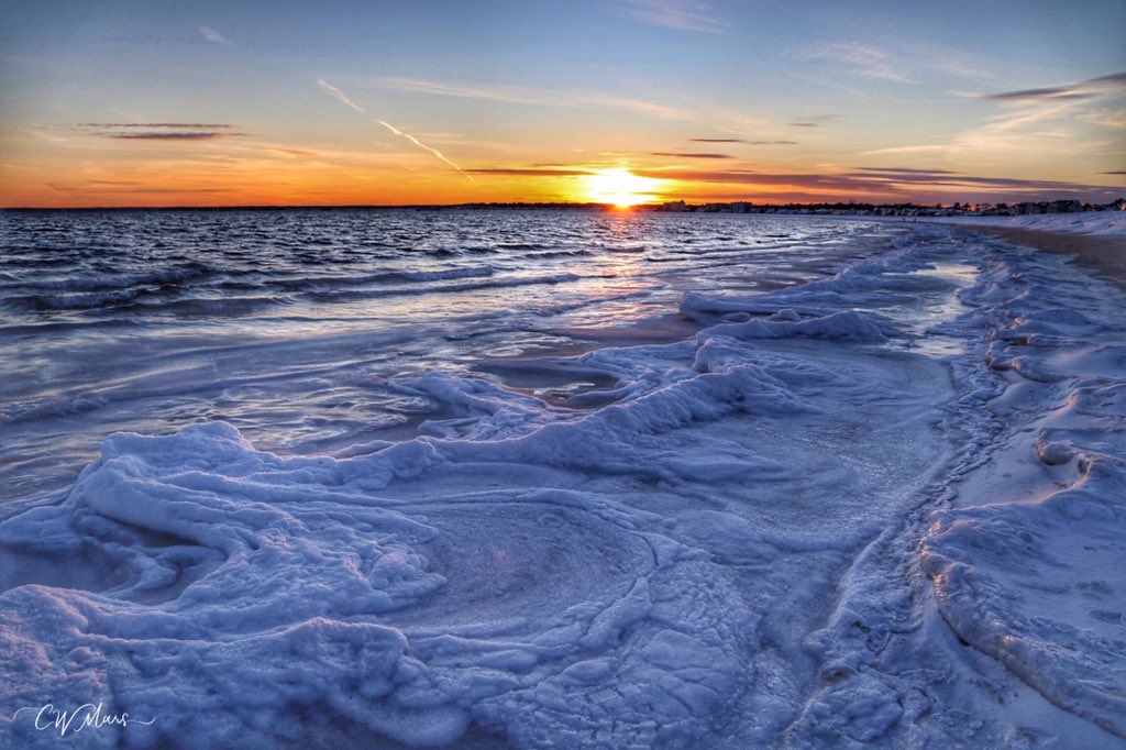MarsCmars's tweet photo. @CanonUSAimaging Frozen ocean waves #Maine #scarborough #pinepointbeach https://t.co/gMPETxRifH