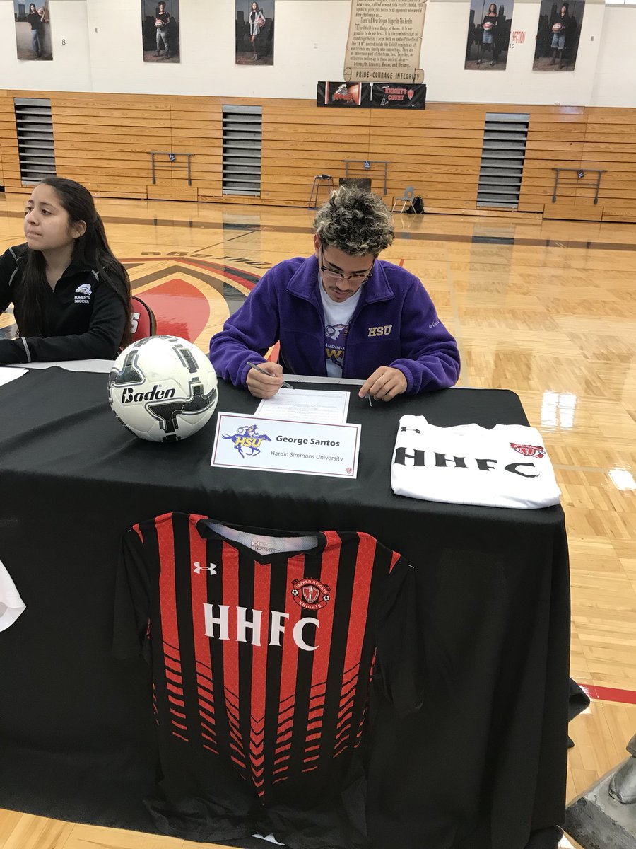 HHFCKnights's tweet photo. SIGNED 🖋✅

Congratulations @svntvs! You’re getting a good one @HSUAthletics! ⚽️ https://t.co/Ow2IucZ218