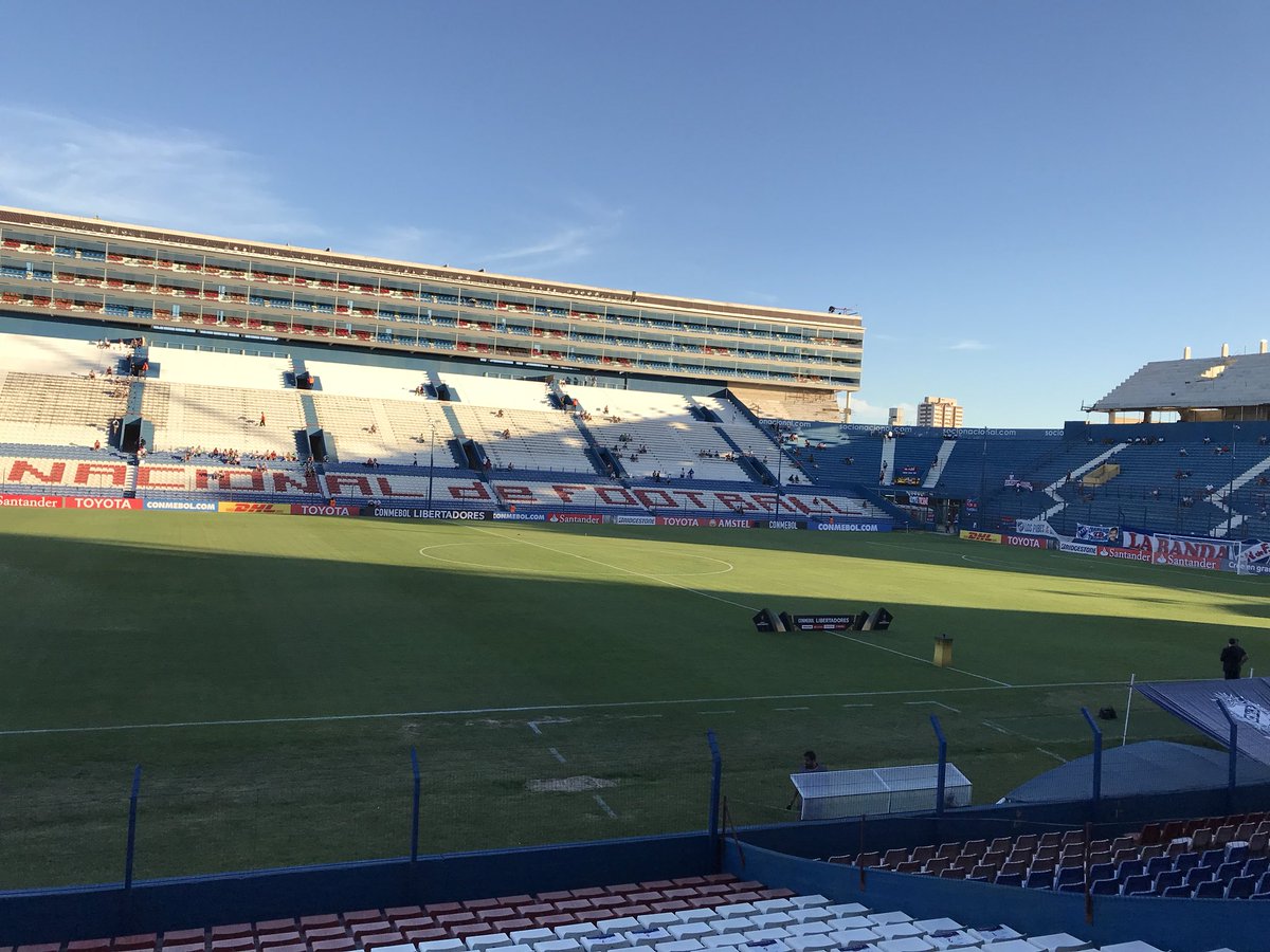 TuyaYMiaUy's tweet photo. AIRE para la previa de @Nacional (1) - (0) @ChapecoenseReal desde el #GPC. Conduce @LaliSonsol, en vestuarios trabajan @JuanEsmoris02 y @ACiancioBruni, en estudios informa #WillyViola.
20:45 relata @sonsolesgol por @espectador810. https://t.co/n6fPBR6rv2