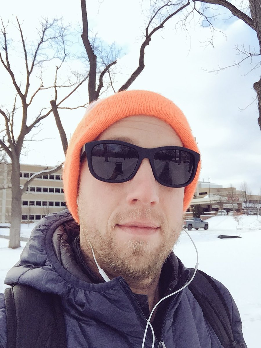 ChrisHinzePT's tweet photo. Clear sidewalks, sun. Great day for a winter walk #walkTVC #move2work https://t.co/Tecf17nGy9