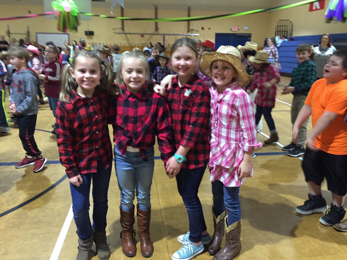 dcampbe93873260's tweet photo. Western Dance at Bryan Elementary https://t.co/CHwnelcCNB