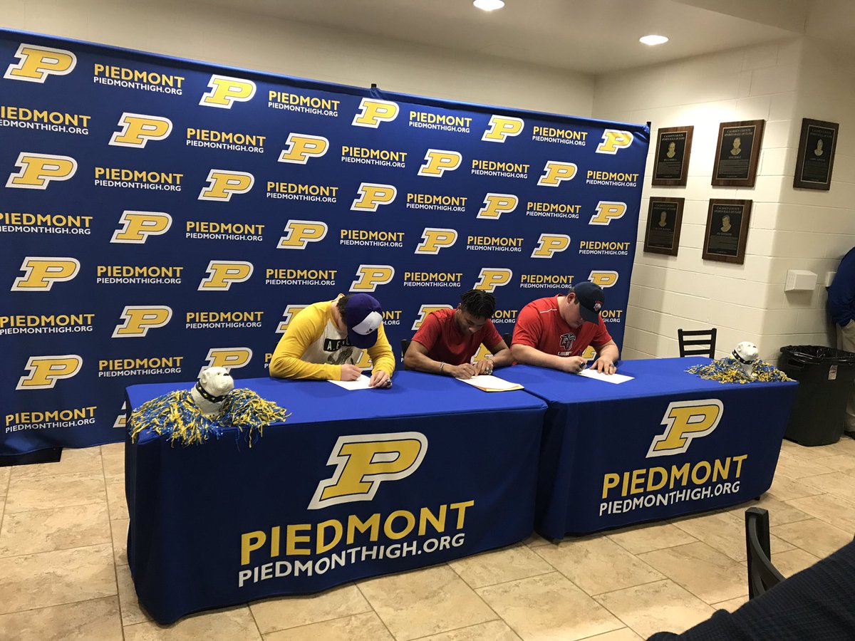 micah_121's tweet photo. Big day for me and my boys! Thanks to all my supporters @Loganbeadles_73 @cmyers_10 @_Mike_McCabe @OneOnOneKicking #oneononetrained #dirtymc https://t.co/ic5xWS87a7