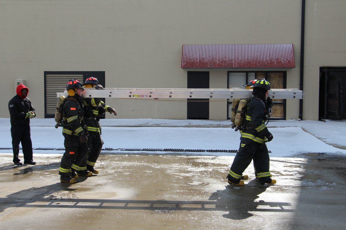 IFD_NEWS's tweet image. The time will come when someone's life is at stake and you have to make a split second decision.  Learning it right the first time.  #Class82 Keep up the good work. 🚒🔥