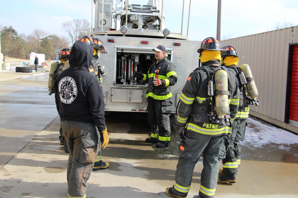 IFD_NEWS's tweet image. The time will come when someone's life is at stake and you have to make a split second decision.  Learning it right the first time.  #Class82 Keep up the good work. 🚒🔥