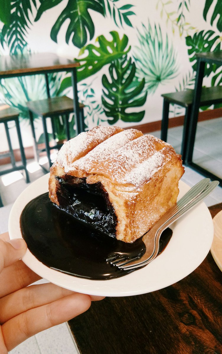 khningkj's tweet photo. ขนมปังไส้ทะลัก เลอร์ค่าอร่อยและถูกเด้อ 
📌#TheSimple แม่โจ้
#ReviewThailand
#รีวิวเชียงใหม่
#วงในพาแดก https://t.co/qzq5buMRAa