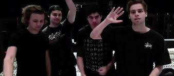 Certifieds5SOS's tweet photo. O clipe de She's Kinda Hot se encontra com 46.998.836 visualizações no YouTube. https://t.co/qUaJcYXRnl
