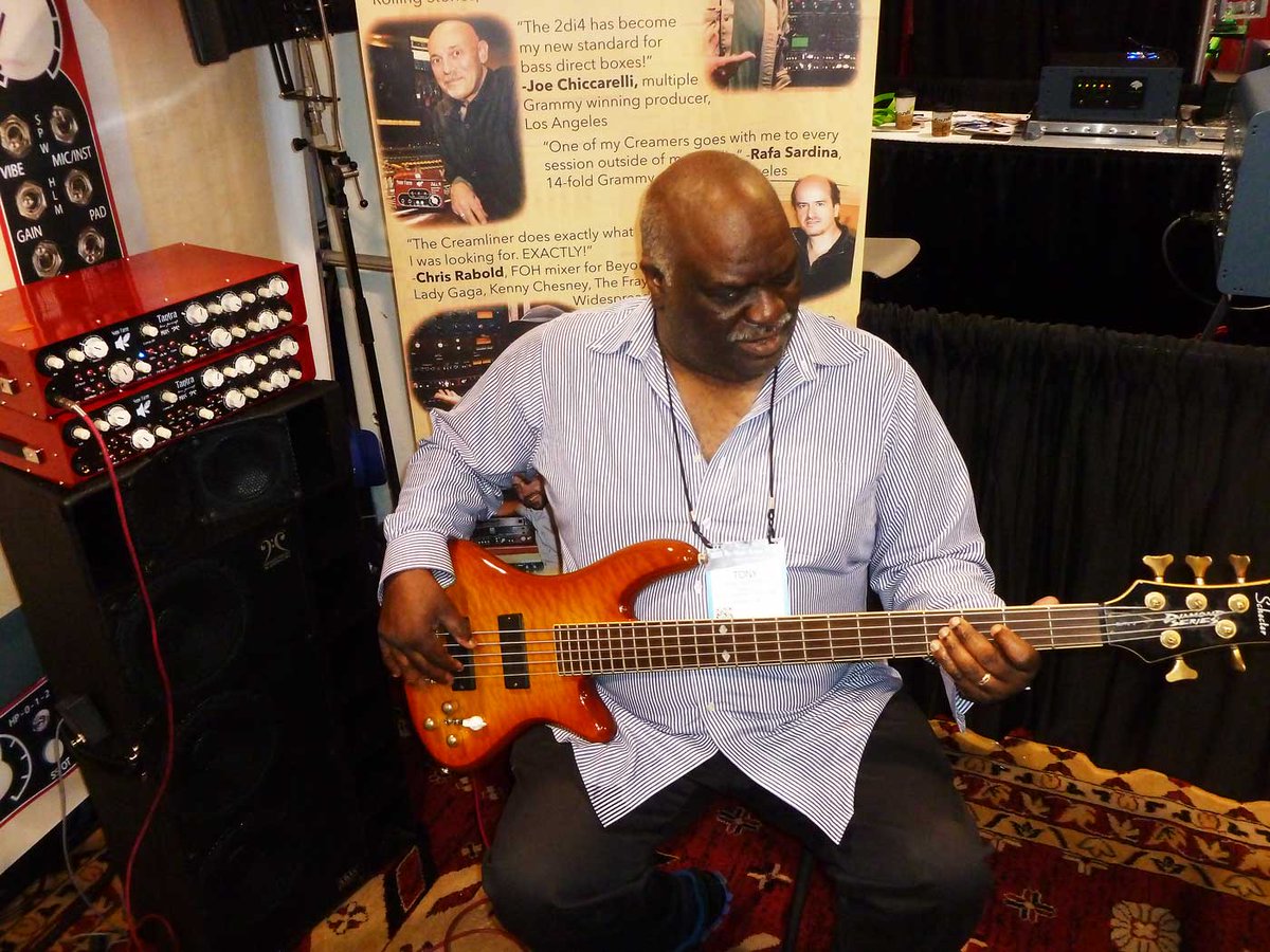SonicFarmAudio's tweet photo. Tony Saunders, a San Francisco based bassist and producer, will soon become a Tantra endorser. He stopped by our NAMM booth to check it out but but ended up riveted to the chair for over an hour; just couldn't stop playing! So we'll work out a special deal for him.
Thanks, Tony! https://t.co/EjdEzhpCOB