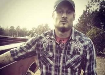 RadioCountyLine's tweet photo. Now Playing: Drifter by Eric Lee...Follow @Real_EricLee #TheCountyLine #Country #OnAir https://t.co/rb5hRStPOS