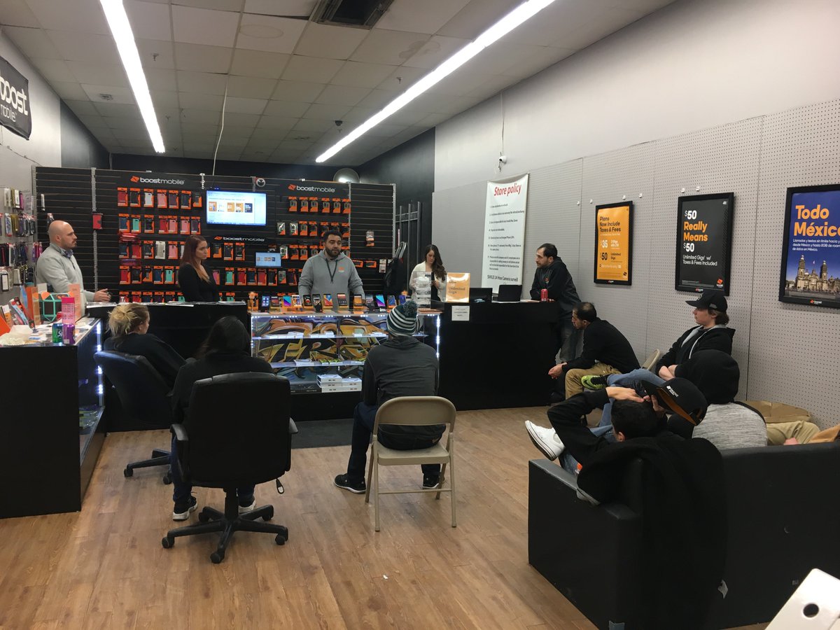 BDPSana's tweet photo. Ice wireless tax time training ! These guys are ready to roll! @SmartPayChicago @Zboost23 @LaurenAtBoost @tvelasco78 https://t.co/VcYkFXsTtR