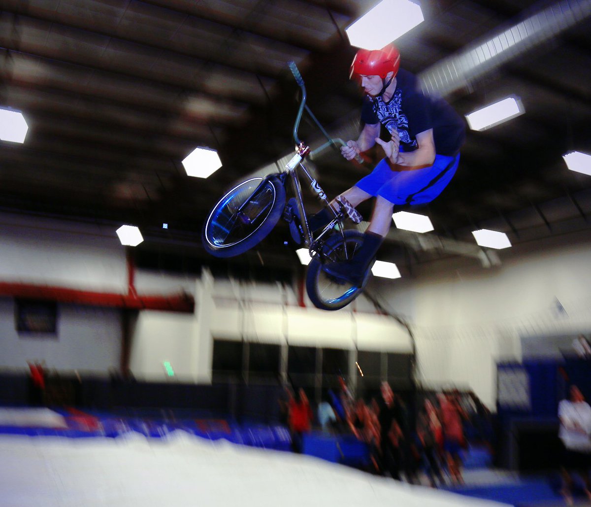 ProgreshDenver's tweet photo. It can be hard to find a safe place to attempt that sketchy new trick for the first time, why chance it? Stomp the landing in our airbag!

#Progresh #BMX #FunSafeLearning https://t.co/5y8o3DNU8L