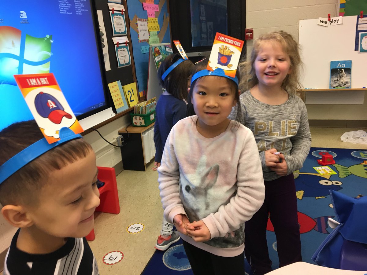 carolcollison1's tweet photo. Having fun playing ‘What Am I’ with classmates. #LHEpride #GSPD2018 https://t.co/s7YhT422x2