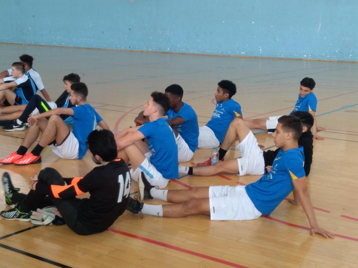 Mirailbdx's tweet photo. L'équipe de #Futsal du #Lycee #LeMirail  déjà championne de #Gironde #UGSEL sont champion d'#Aquitaine Victoire 4 à 2 contre Saint Vincent de Paul, 2 à 0 contre le #Lycee Albert le Grand et match nul 2 à 2 contre le #Lycee #BelOrme #LeLyceeDuMatin . Bientôt champion de France https://t.co/wCo3IJlCr7