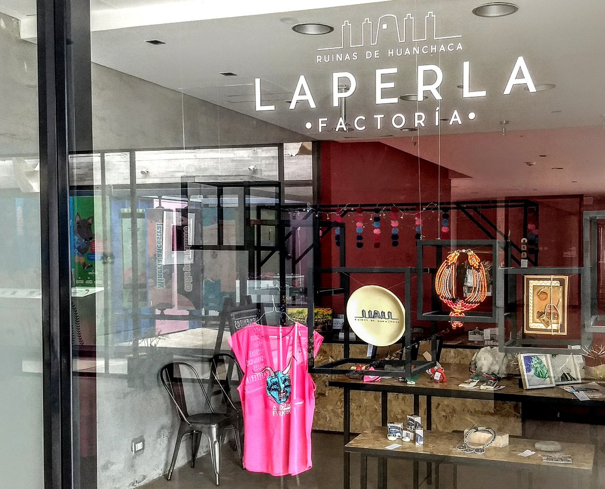 Buscas un regalo con estilo, identidad y diseño local? Este es el lugar perfecto: La Perla Factoria. #calidad #creatividad #patiohuanchaca #diseno #arte #editorial #artesania #hechoamano #talento